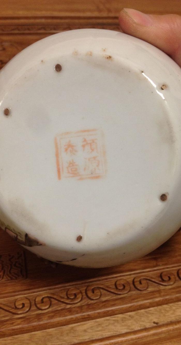 民国颜筱云款浅绛人物提梁壶