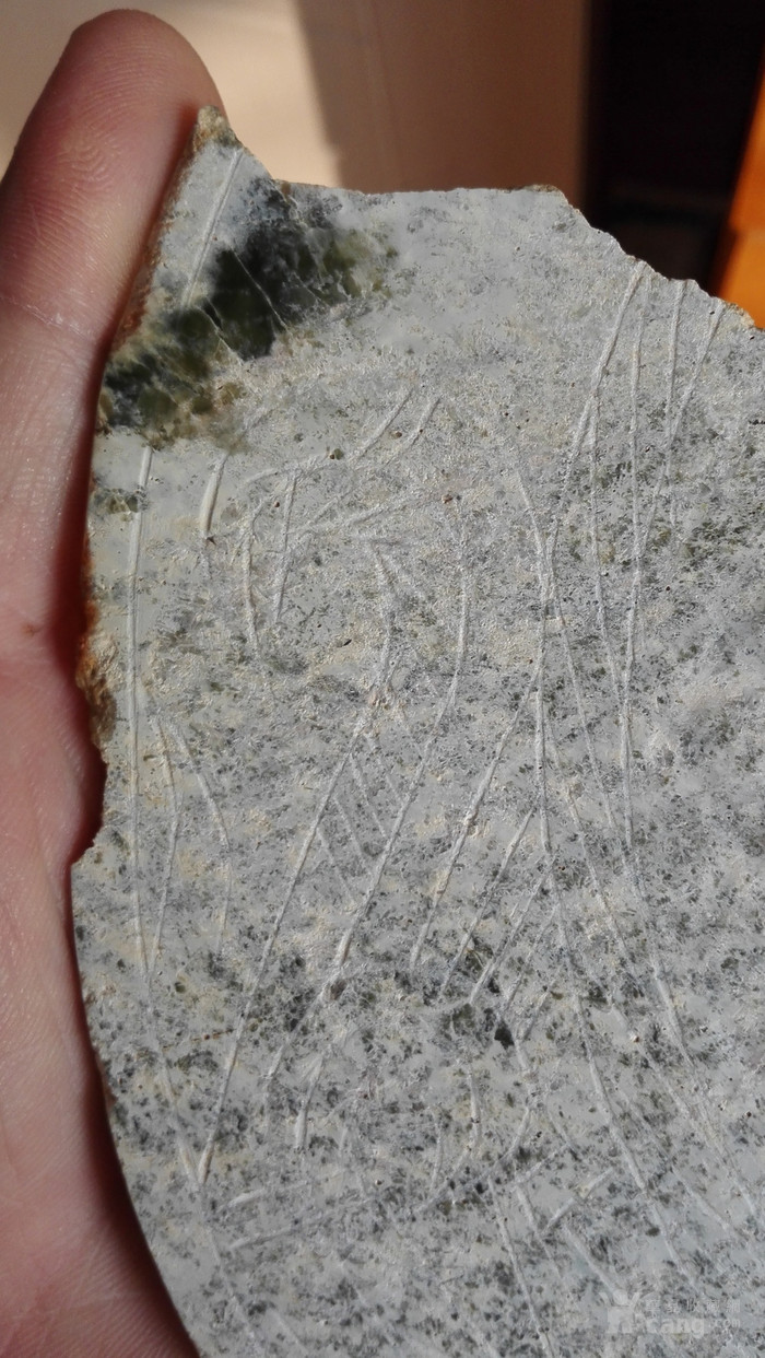 *水苍玉大玉璧残片