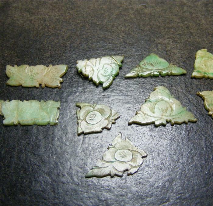 原汁原味 清代老帽子上拆下来的老坑糯米种翡翠花片9个