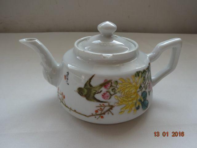 民国名家重光作新粉彩花鸟茶壶