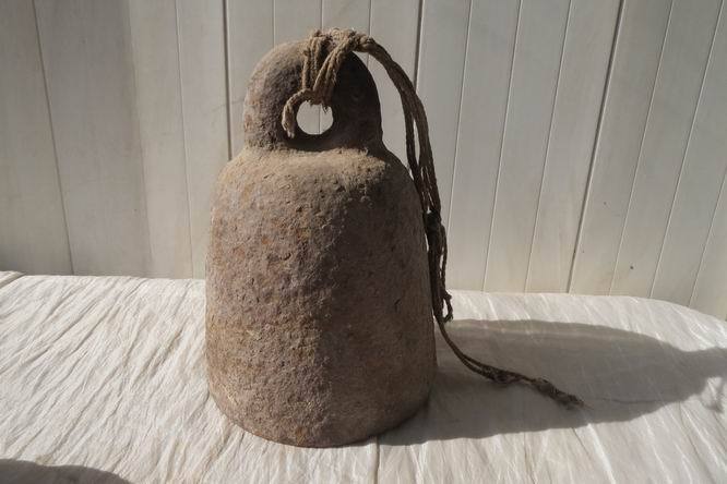 造型不错圆形大铁权很漂亮