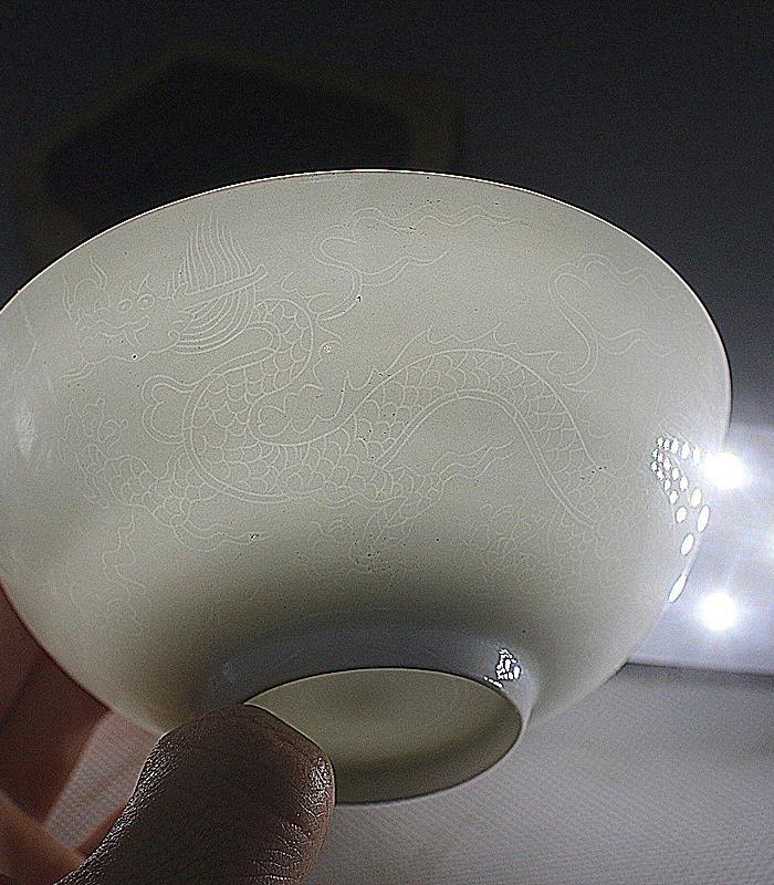 大明永乐甜白釉暗刻龙纹薄胎碗