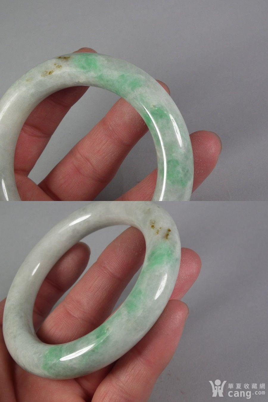 清代白瓷种阳绿翡翠粗条大圆手镯