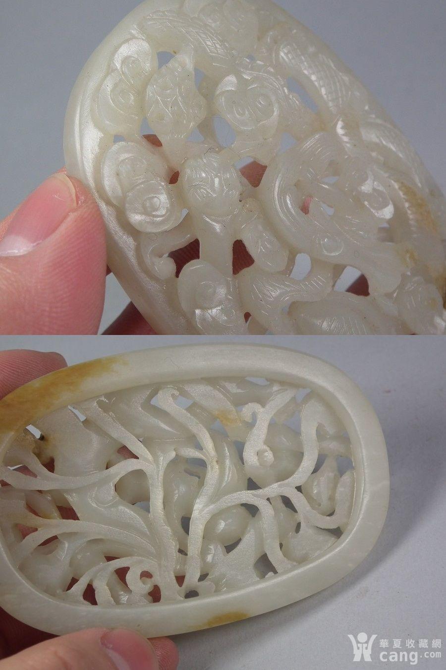 元代和田白玉留皮带红沁穿花龙纹椭圆带板