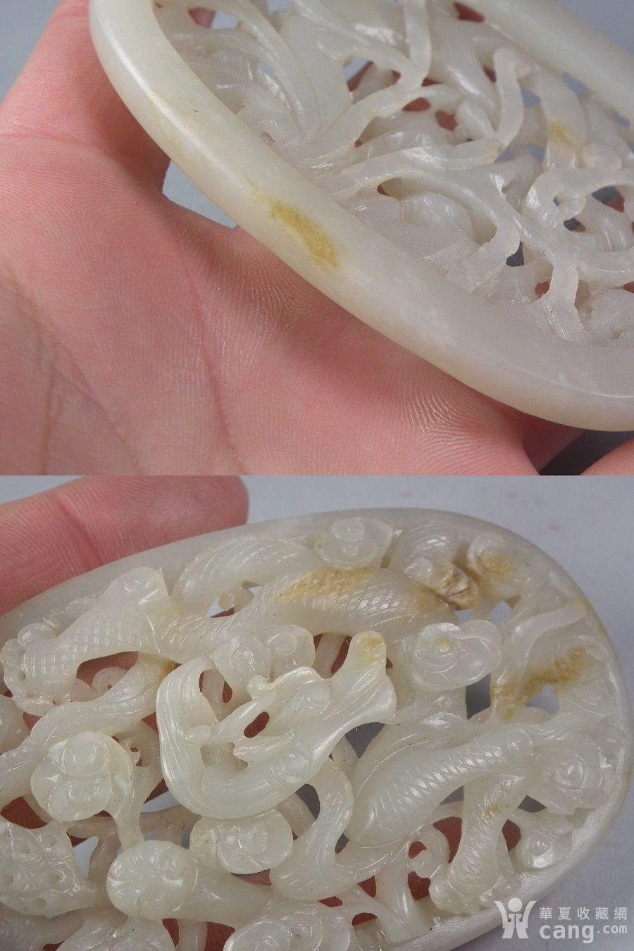 元代和田白玉留皮带红沁穿花龙纹椭圆带板