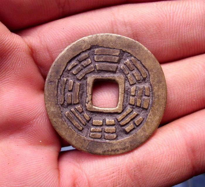 清代花钱长命富贵背八卦