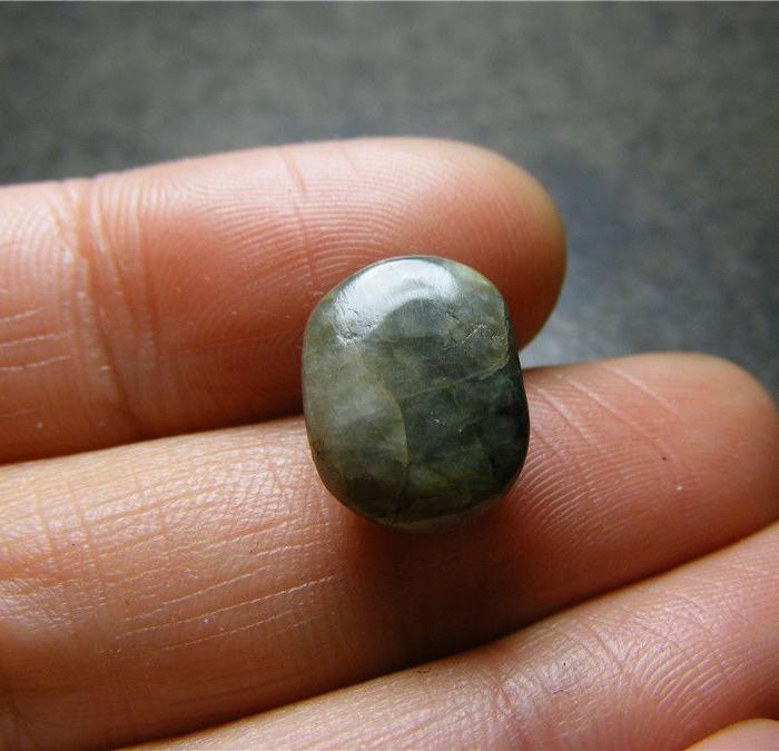 沁色重 清代.老坑翡翠满灰黑沁随型大镶嵌帽正(大开门)