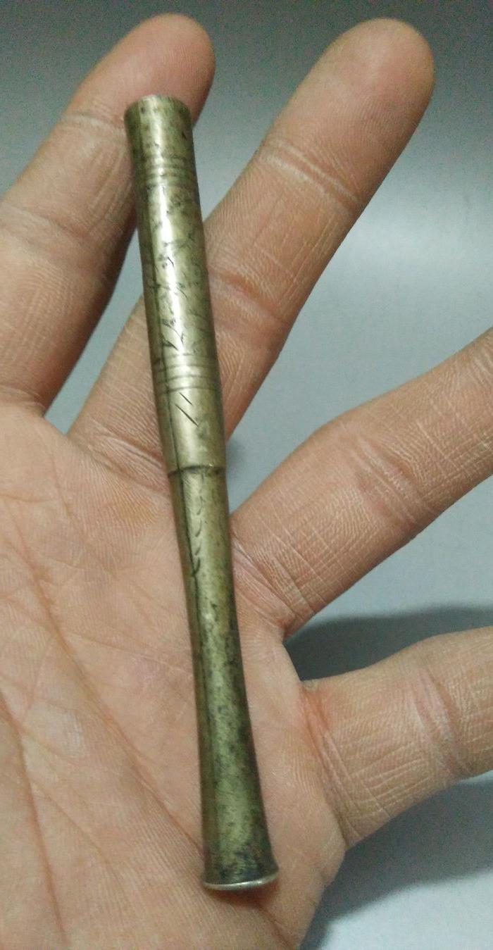 清代白铜刻花长烟嘴