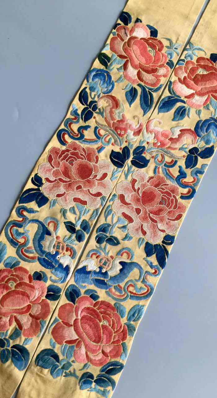 清代黄色缎地打籽绣挽袖 *福在眼前 花开富贵*