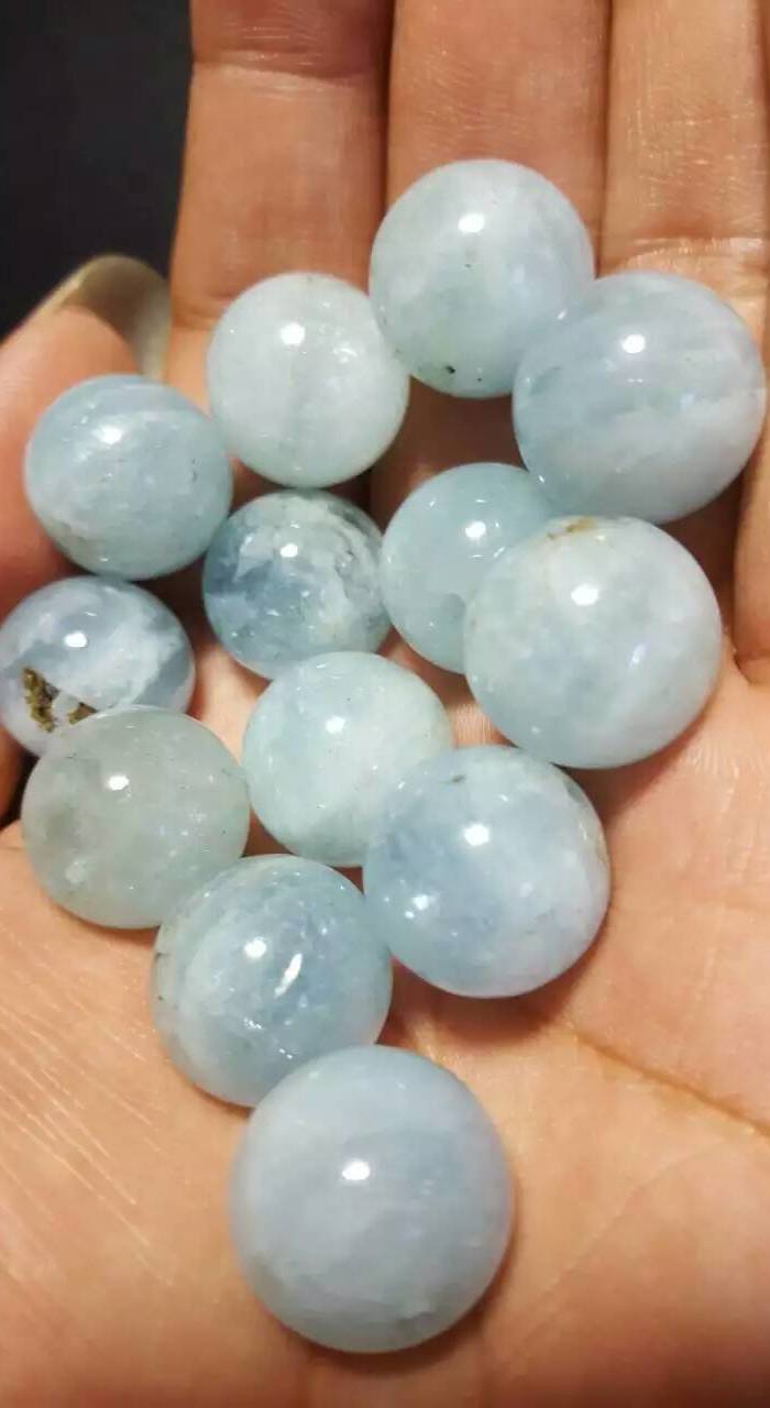 海蓝宝珠子13颗