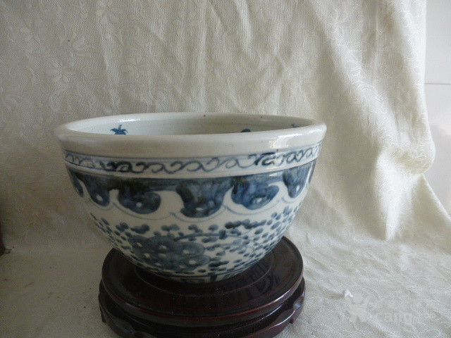 工艺品 瓷器 万历青花响缸年代:明中期 艺术类别:青花 品相:全品