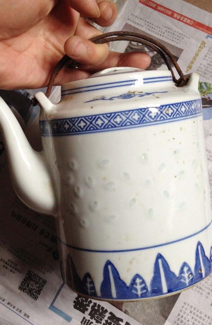 一件70年代景德镇陶瓷手提大茶壶,完好无损