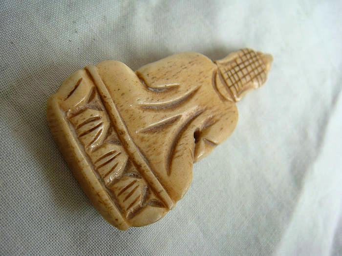 清代老骨雕观音牌子