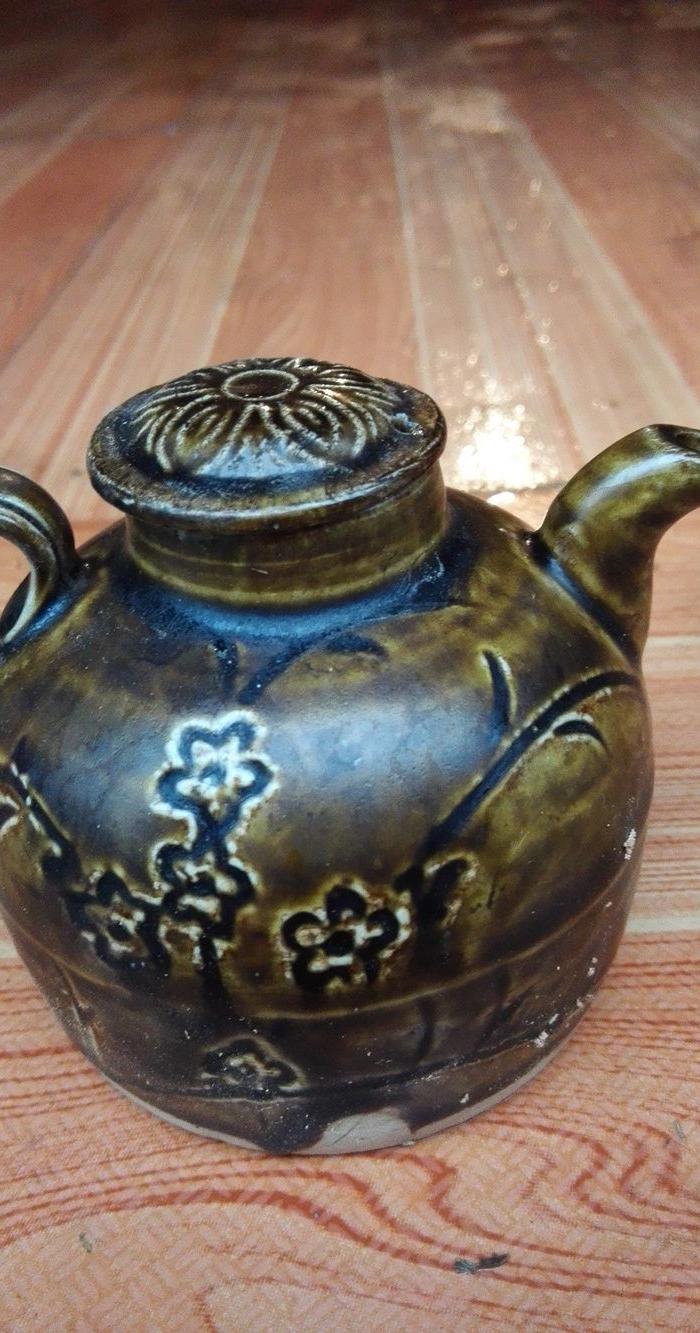 *吉州窑刻花小壶
