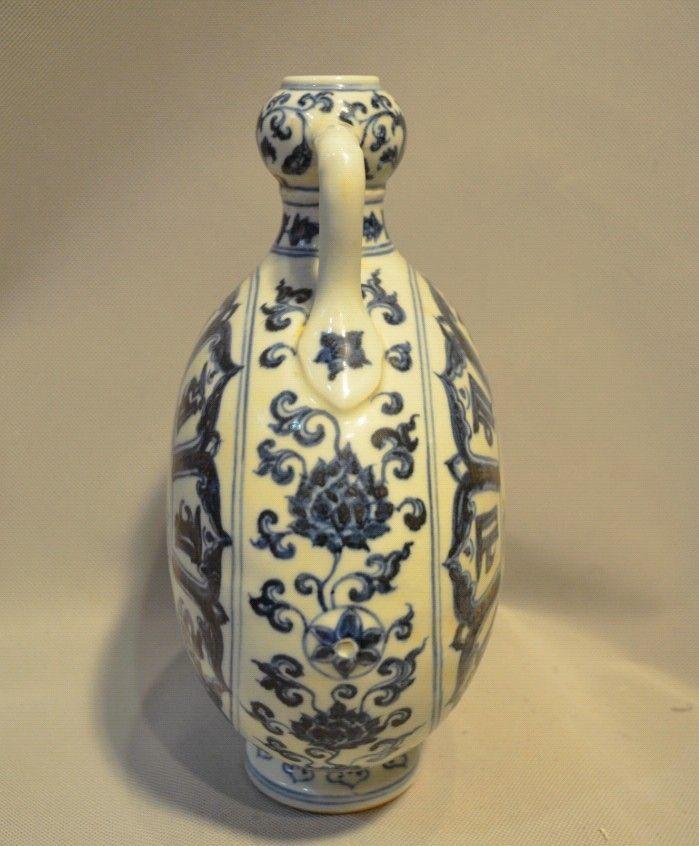 大德吉祥场青花梵文葫芦双耳扁瓶