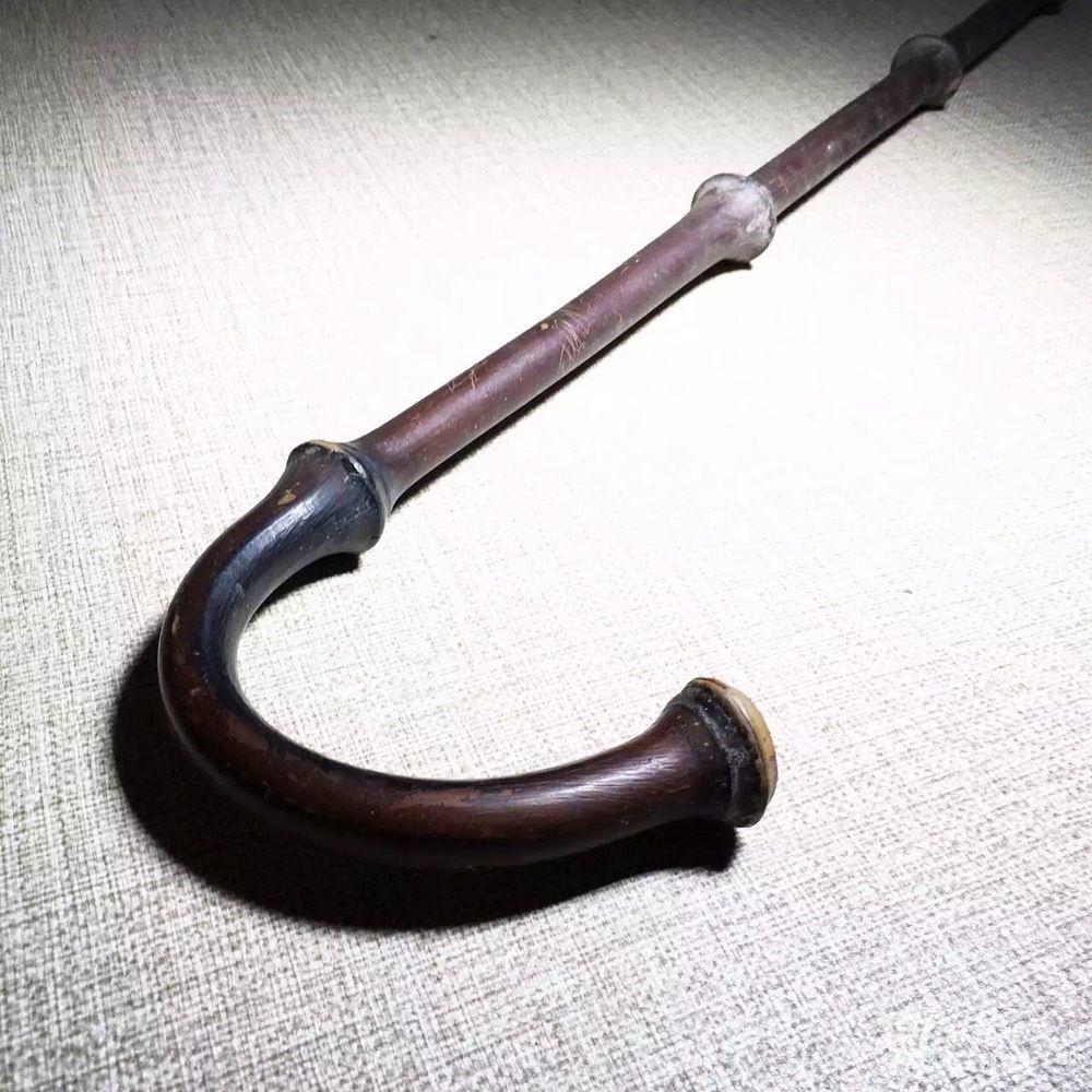 轻巧,选材考究,天然弯竹,竹节非常奇怪,古代竹节代表节节高升的意思