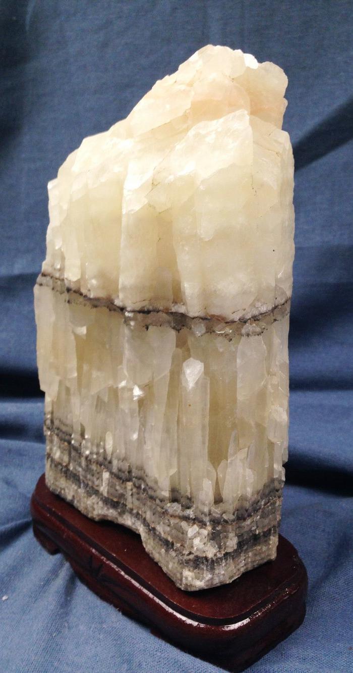 天然方解石岩层矿物水晶体