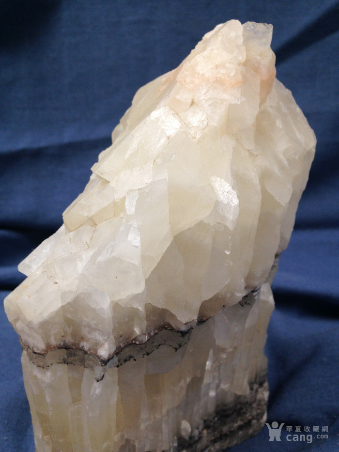 天然方解石岩层矿物水晶体