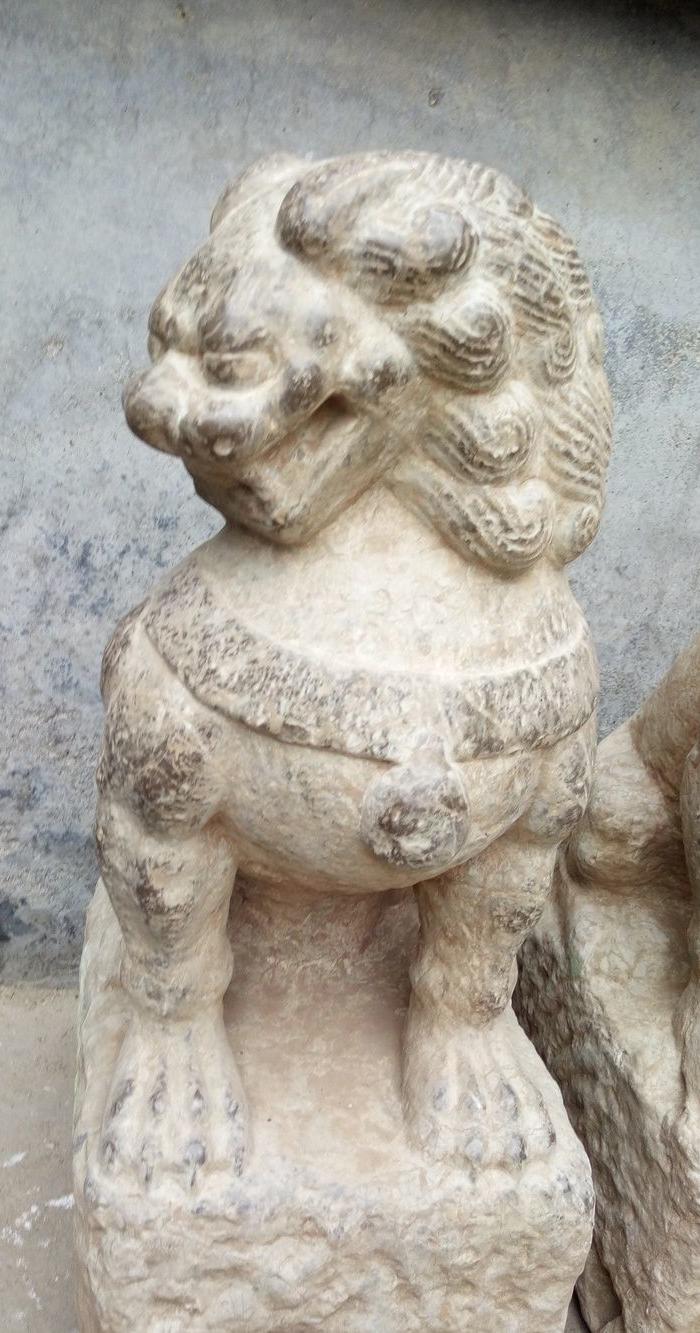 一对清代青石狮子门墩