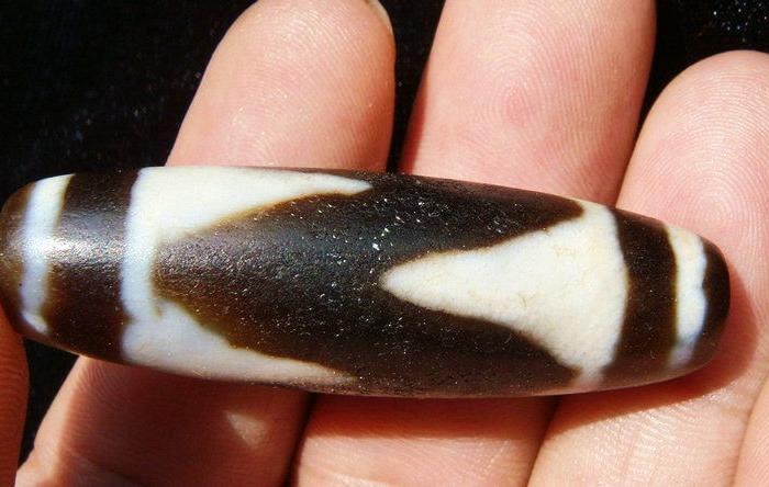 藏传马蹄纹天珠一颗