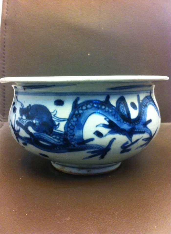 清早期双龙戏珠青花香炉