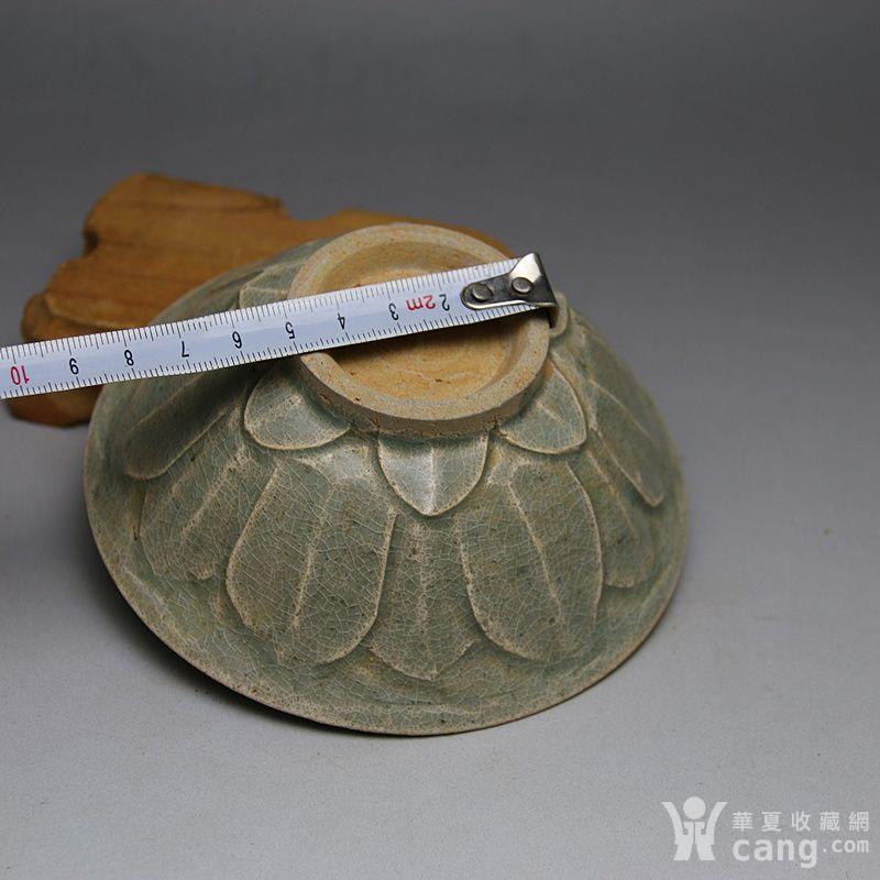 唐越窑青瓷莲花碗