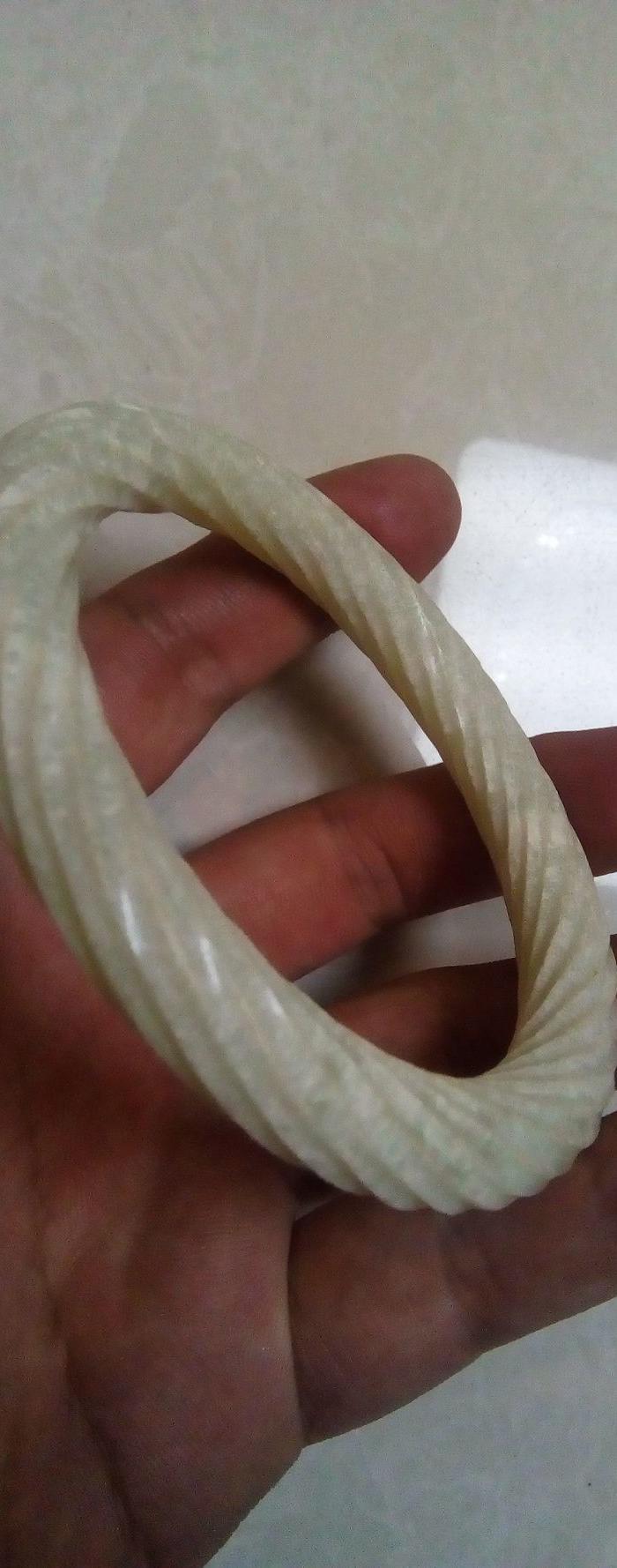 老和田玉绞丝纹手镯