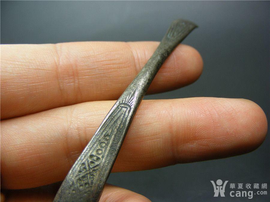 大开门 清代老银錾刻菱形花卉弧形双尖大银簪子(品相完整)
