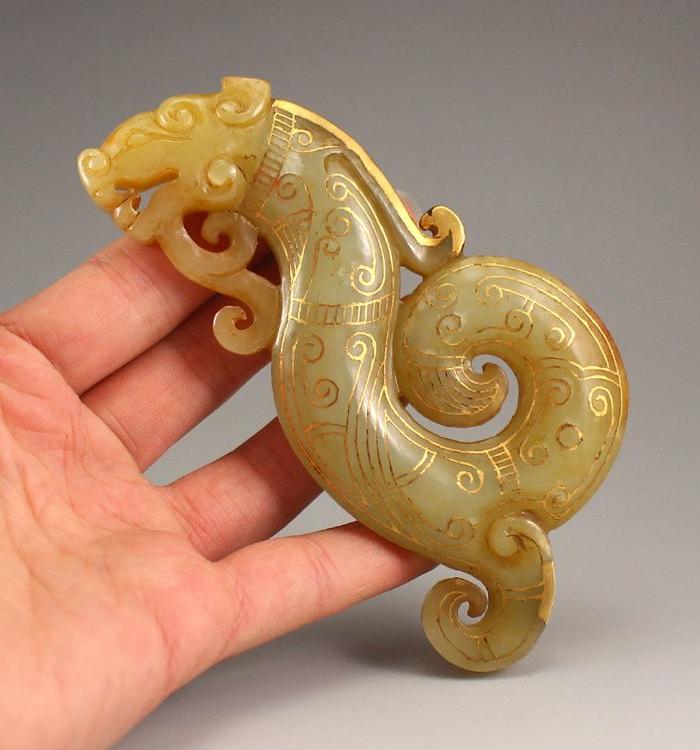 和田老玉鎏金手工雕刻仿古祥龙把件