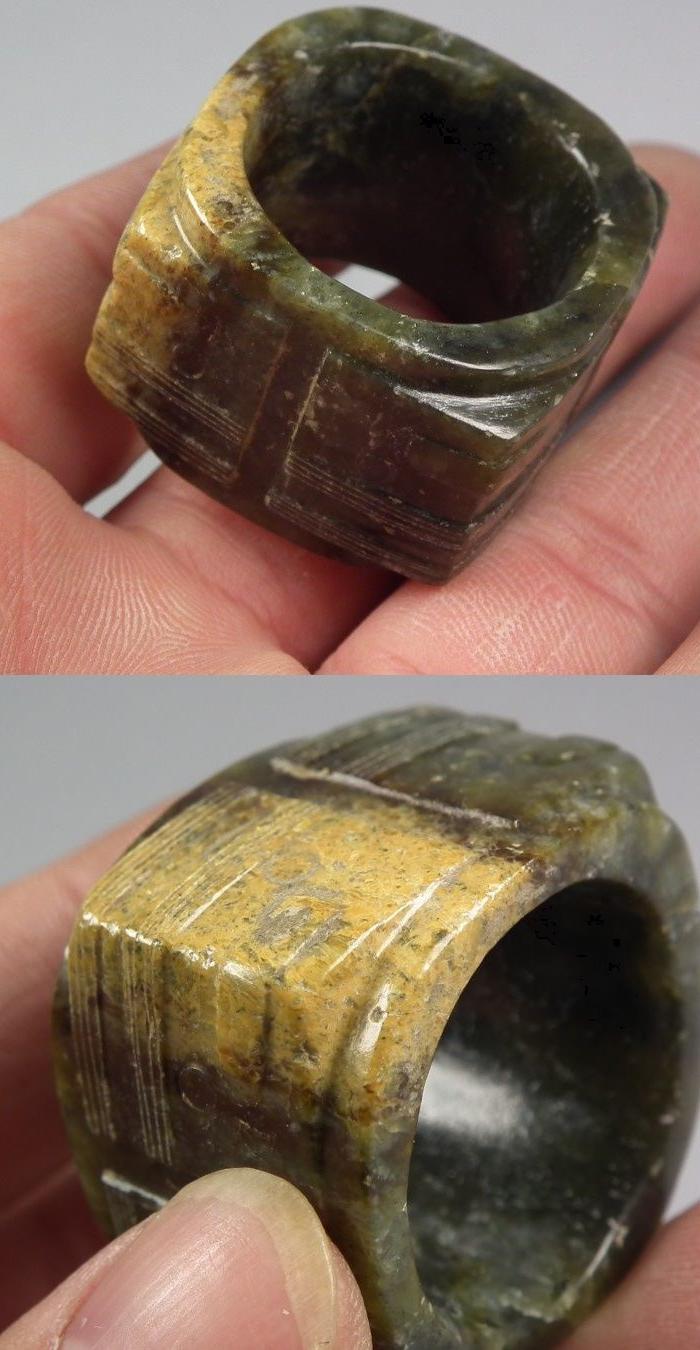 华夏古玩城 玉器 高古 > 良渚文化青玉带黄沁带工小玉琮 年代:新石器