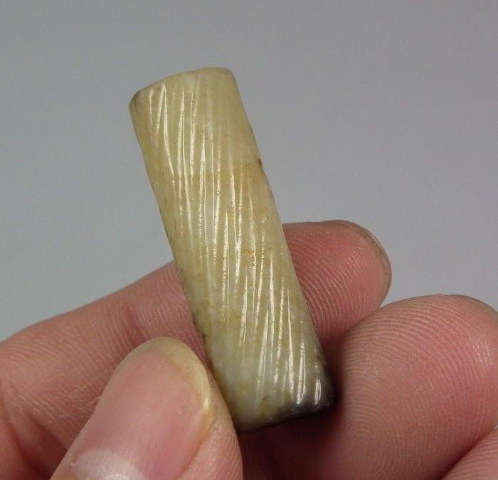 唐宋和田青白玉带黑沁绞丝大玉勒子