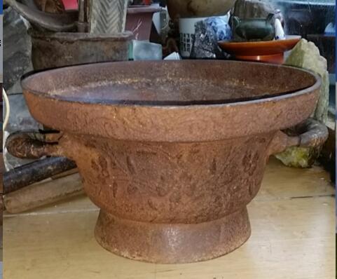 清代 双耳花卉纹铁火盆一只