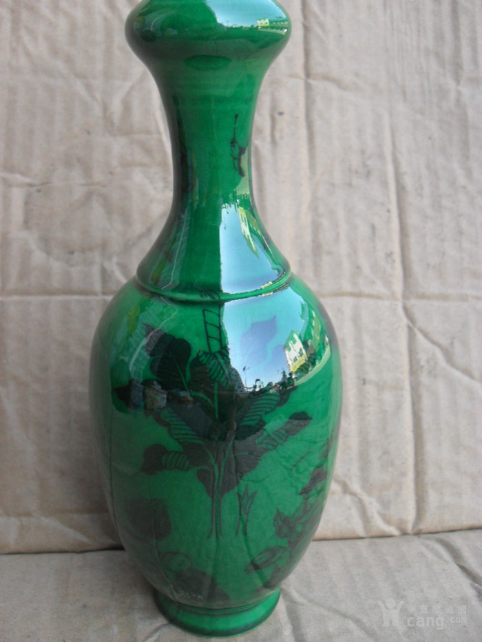 清代时期的绿釉花瓶