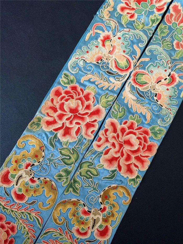 清代 蓝色缎地全打籽绣挽袖一对