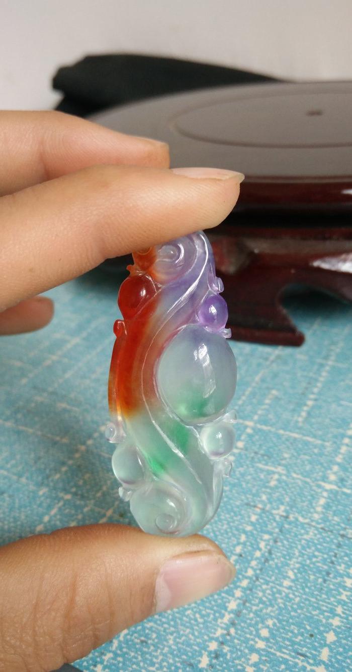 天然三色翡翠挂件