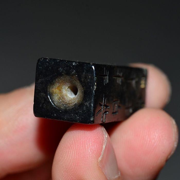 古玉老玉和田玉黑*黑沁*满铭文辟邪刚卯