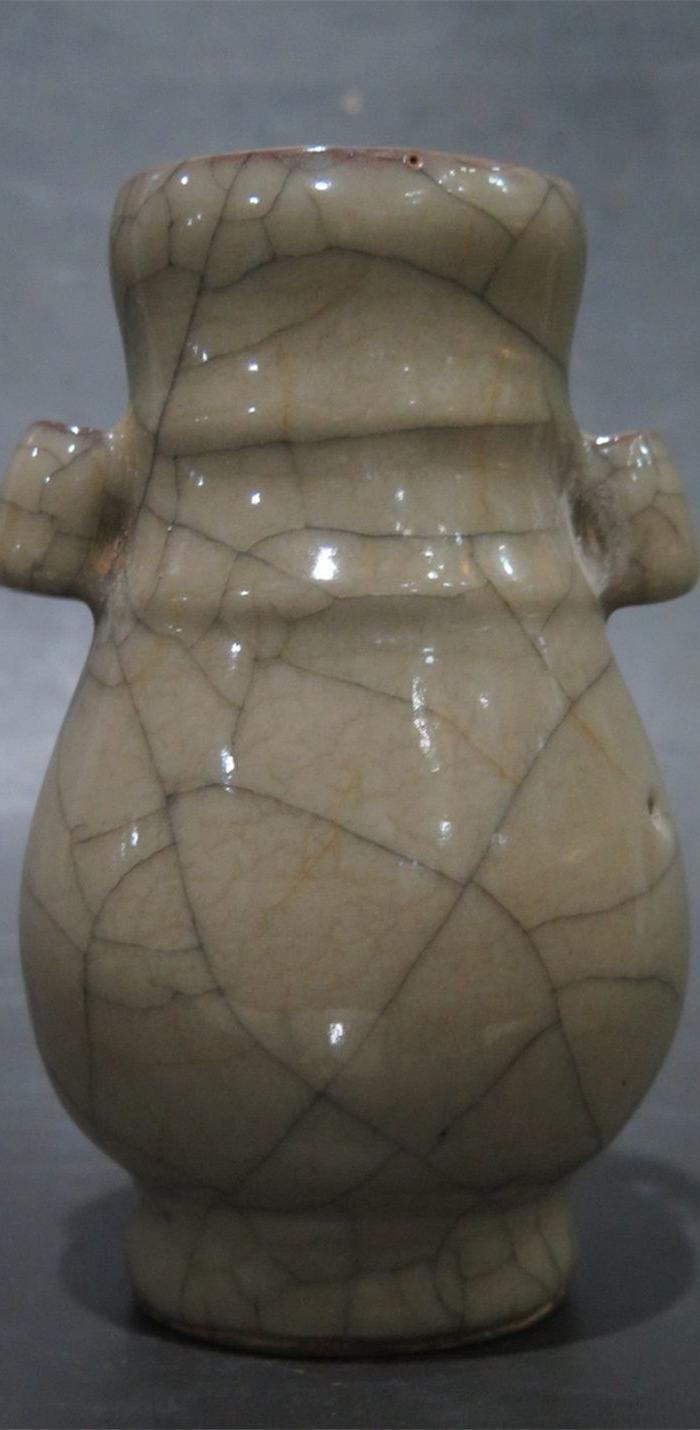 哥窑双耳瓶