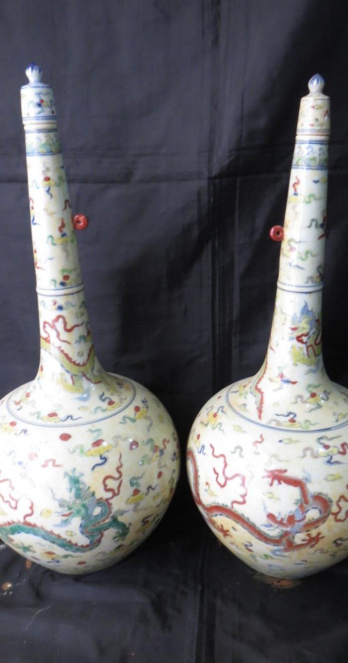 成化斗彩龙纹长颈瓶 高48厘米宽21厘米