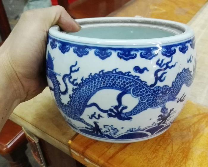 清代乾隆双龙戏珠青花蛐蛐罐.