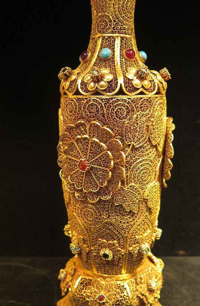 鎏金镶嵌珠宝小瓶