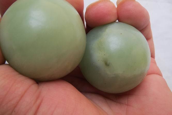 民国老岫玉健身球一对