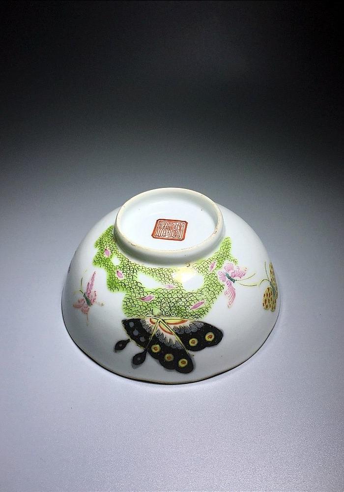 (大清咸丰年制)六字款-特细画工-粉彩蝶恋花-荷叶边-薄胎碗