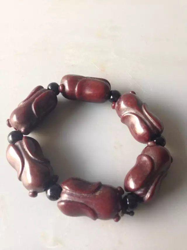 乡下收的战汉时期的红玉蝉手串6颗