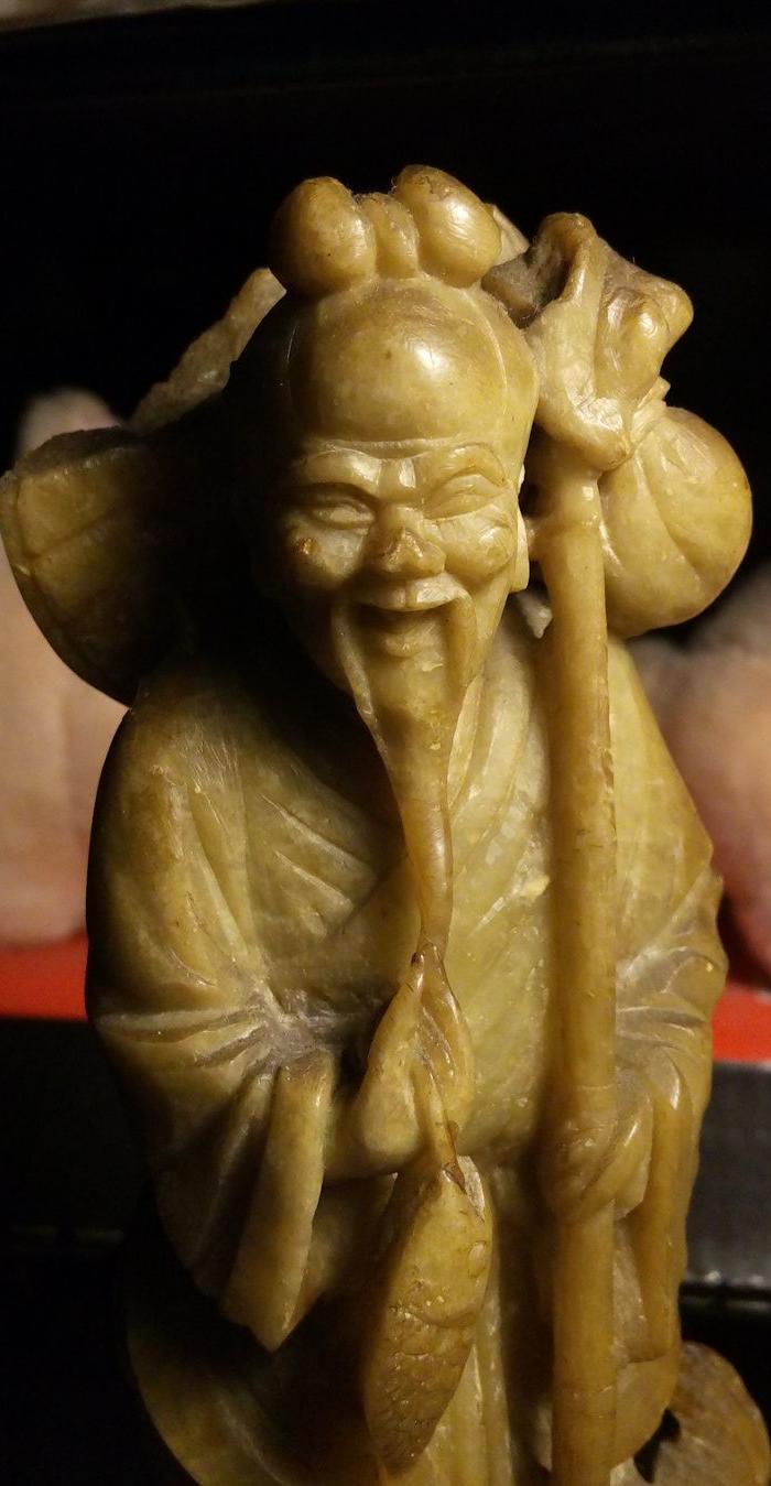 70年代手工雕刻青田石人物站像,渔翁.帽子磕掉了一大块