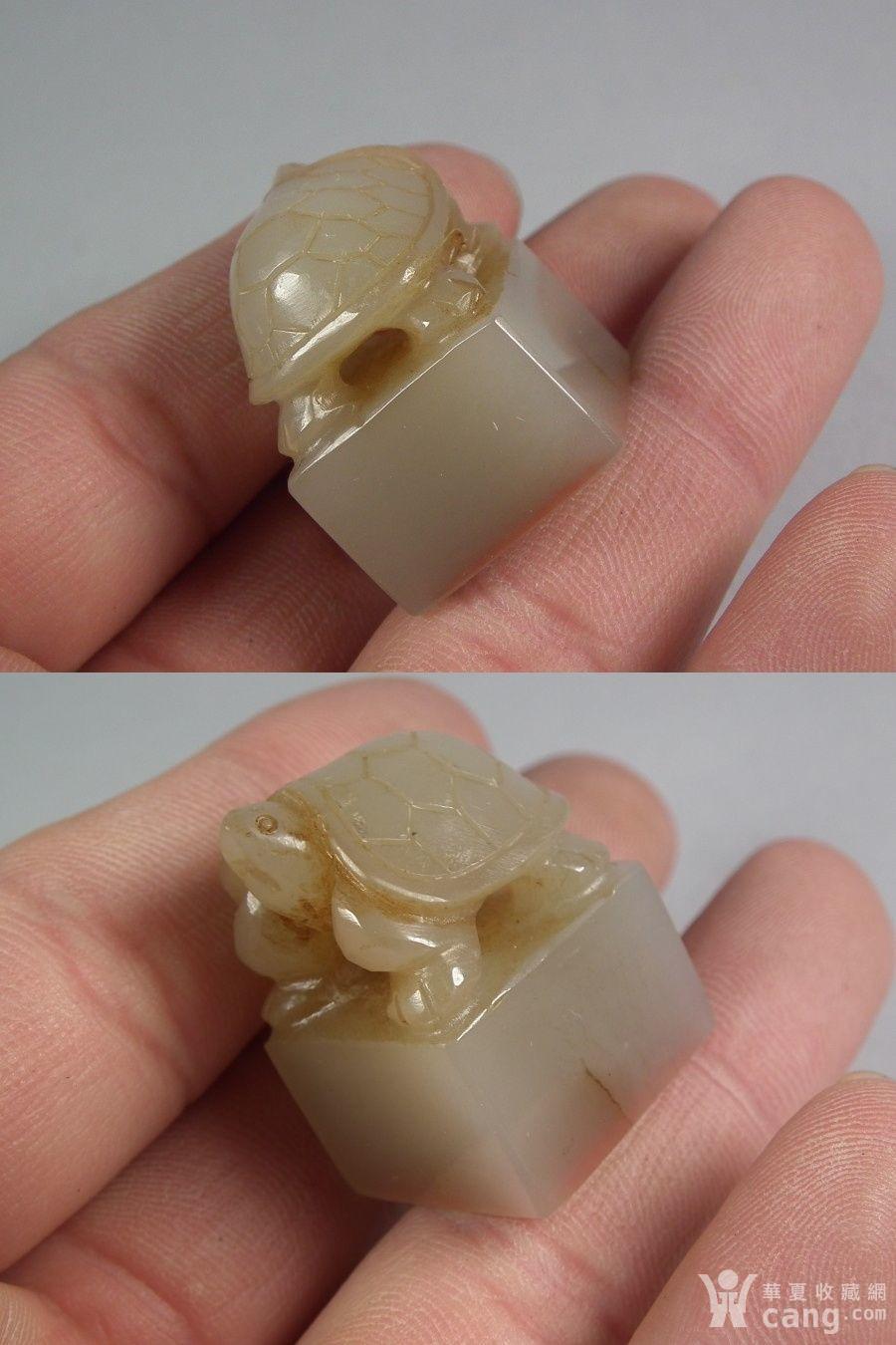 明代和田白玉带沁立龟钮四字方印章