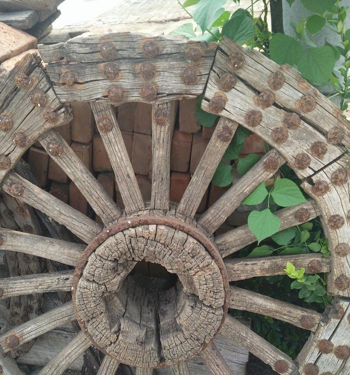 老榆木风化大车轱辘