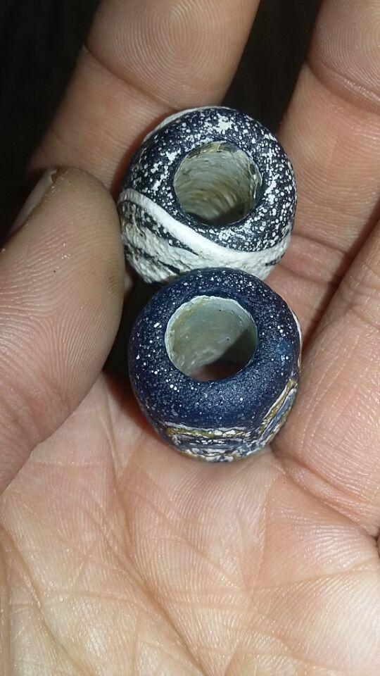 超漂亮战汉琉璃珠两枚