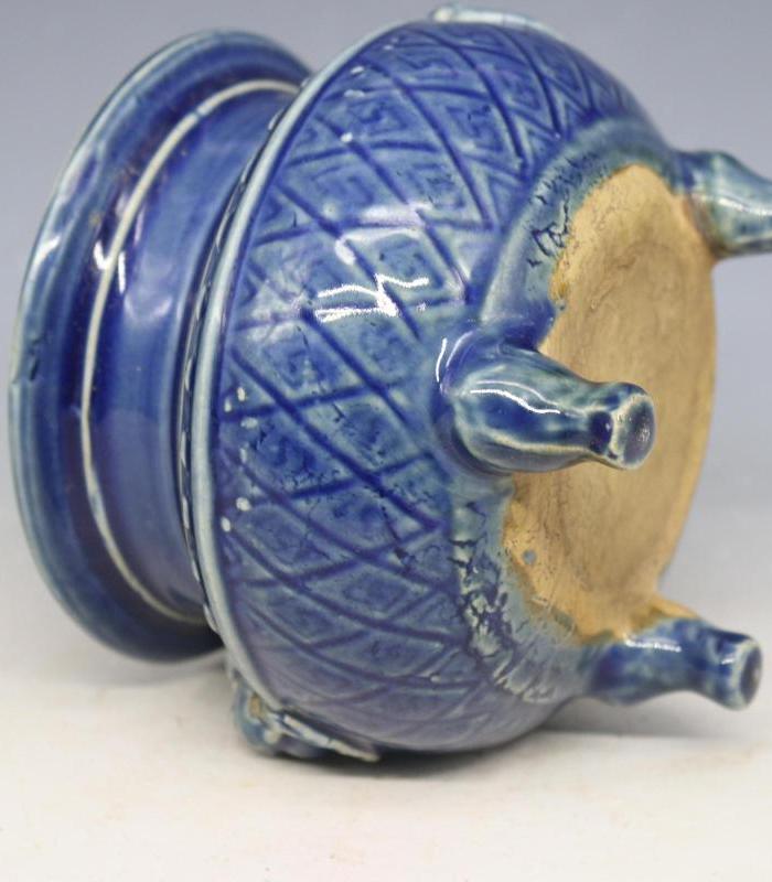 年代:元代 艺术类别:单色釉 表现形式:香炉 品相:全品 内容:瑞兽 品牌