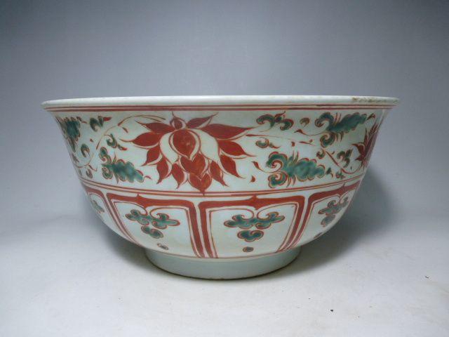 红绿彩花卉大碗