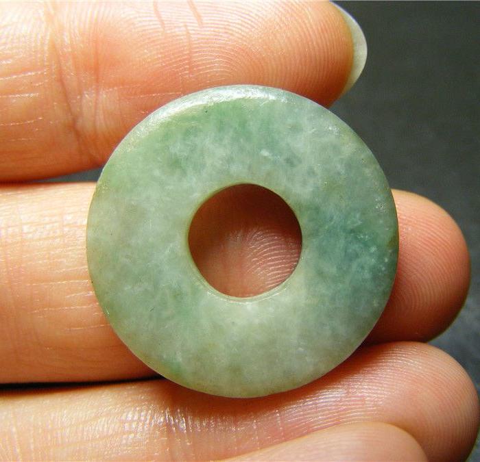 厚实 清代老坑飘深绿带沁翡翠大圆平安扣(包老)